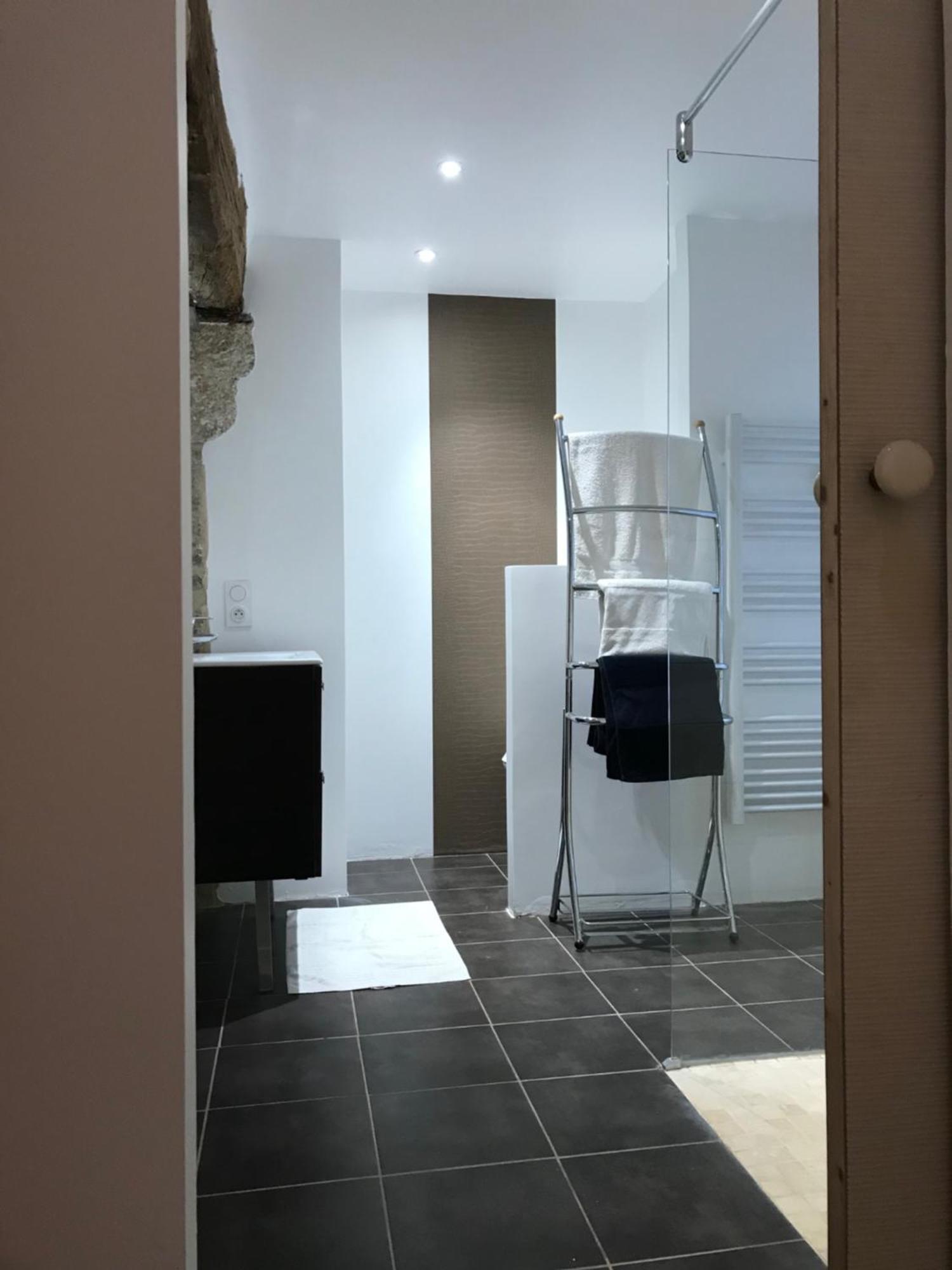 Au Poids Du Roy Apartment Noyers-sur-Serein Exterior photo