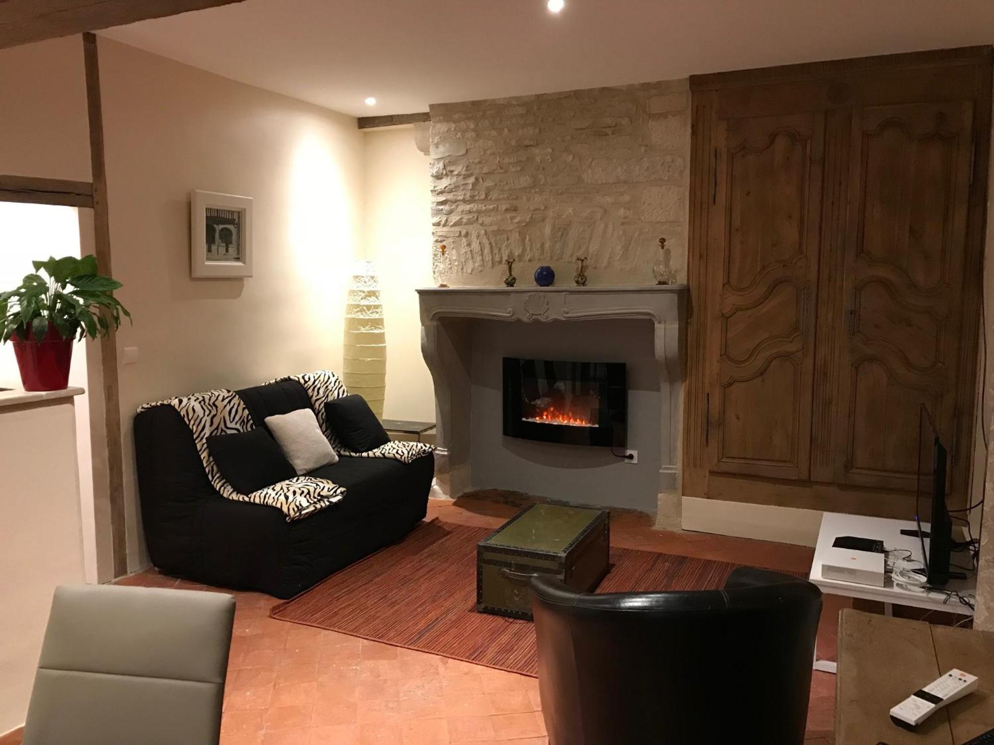 Au Poids Du Roy Apartment Noyers-sur-Serein Exterior photo